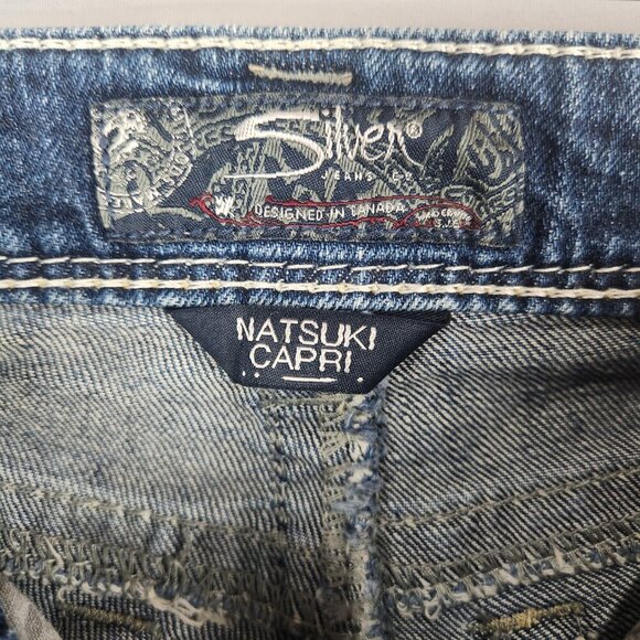Silver Jeans Women's NatSuki Capri Stretch size 26 Distressed Embroidered - Picture 6 of 8